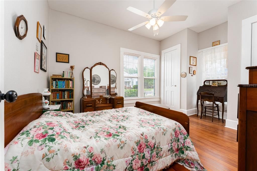 For Sale: $390,000 (3 beds, 2 baths, 1898 Square Feet)