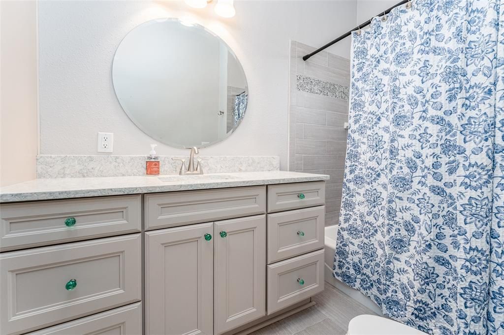 For Sale: $390,000 (3 beds, 2 baths, 1898 Square Feet)