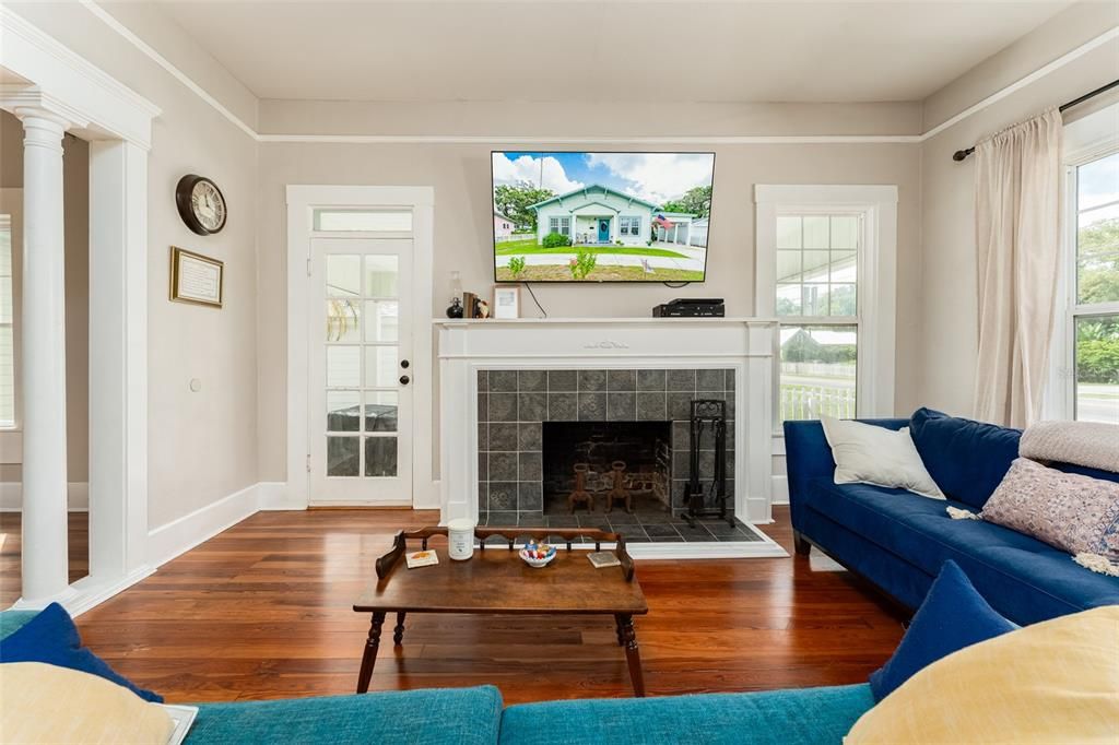 For Sale: $390,000 (3 beds, 2 baths, 1898 Square Feet)