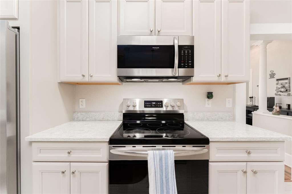 For Sale: $390,000 (3 beds, 2 baths, 1898 Square Feet)