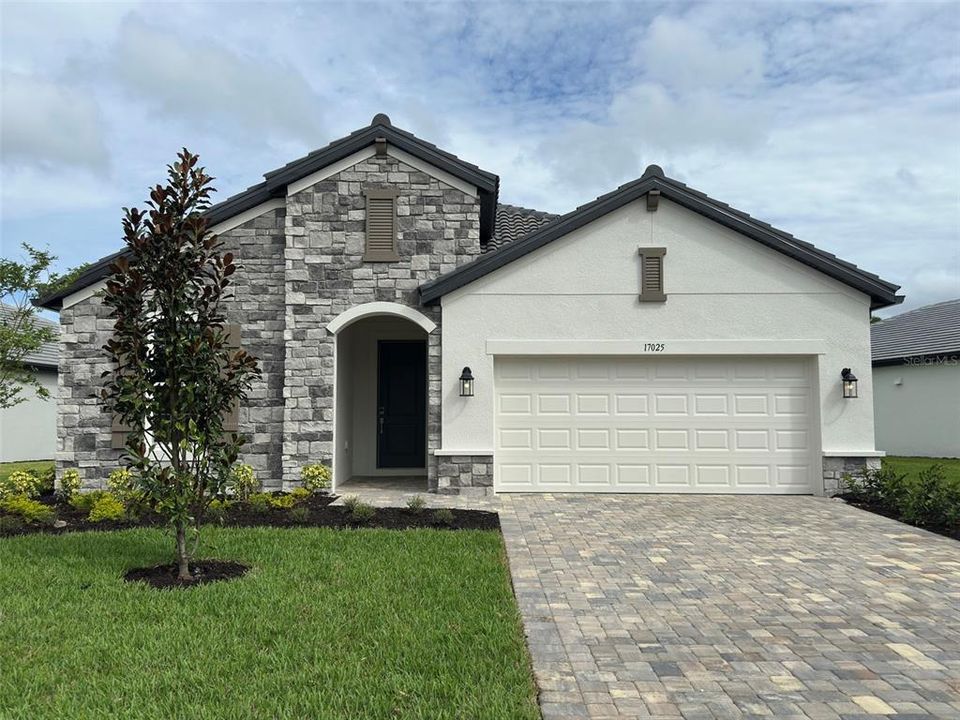 最近售出: $585,000 (4 贝兹, 3 浴室, 2195 平方英尺)