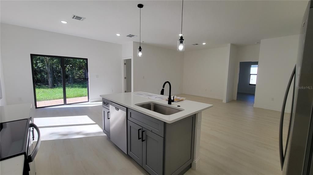 待售: $415,000 (3 贝兹, 2 浴室, 1645 平方英尺)