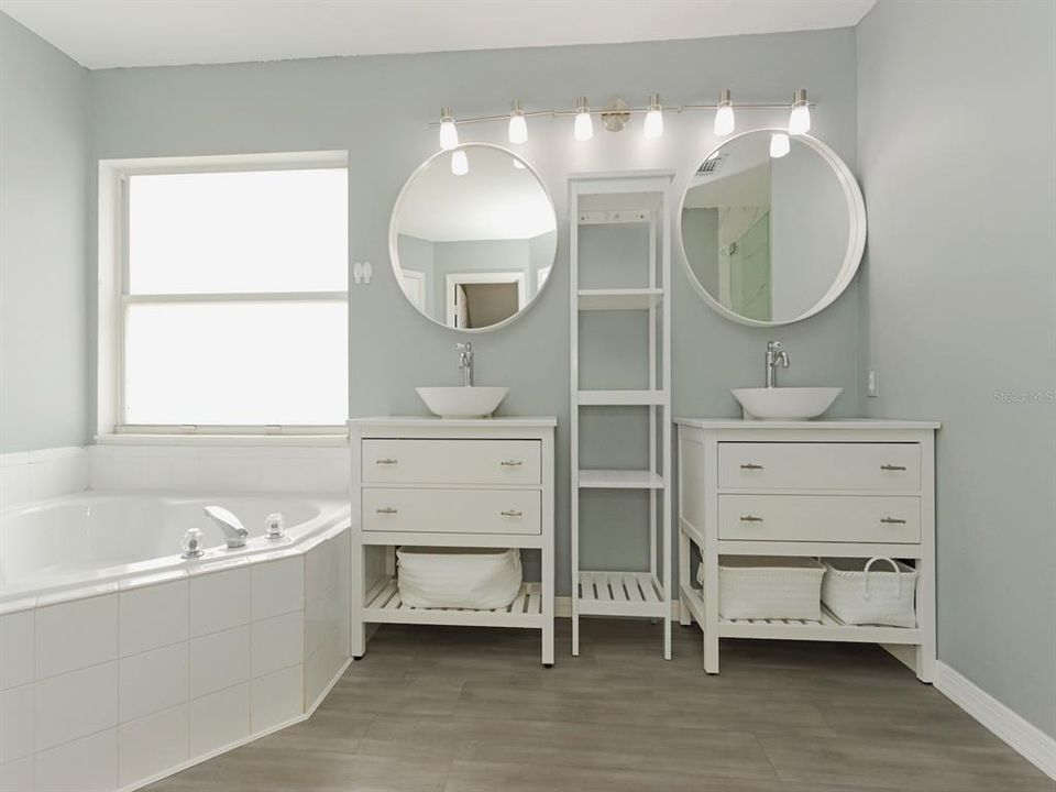 Active With Contract: $459,000 (3 beds, 2 baths, 1880 Square Feet)