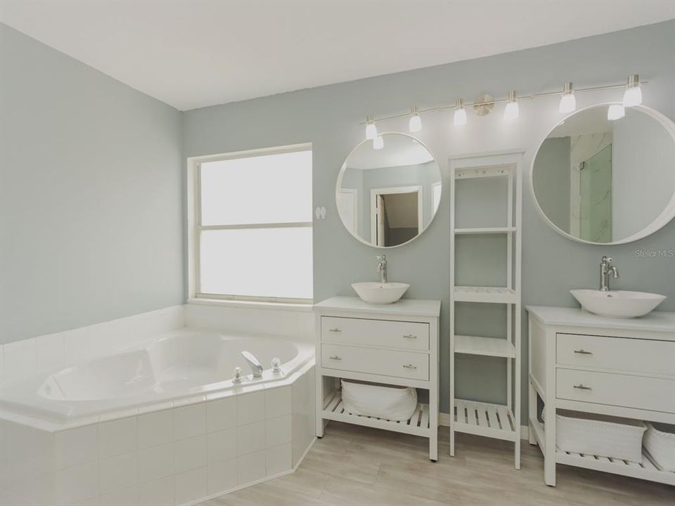 Active With Contract: $459,000 (3 beds, 2 baths, 1880 Square Feet)