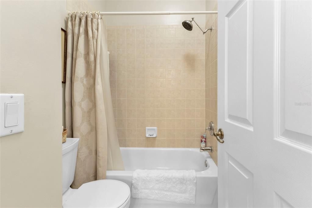 En Venta: $629,900 (4 camas, 3 baños, 2273 Pies cuadrados)