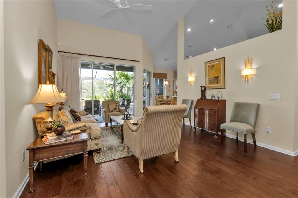 En Venta: $629,900 (4 camas, 3 baños, 2273 Pies cuadrados)