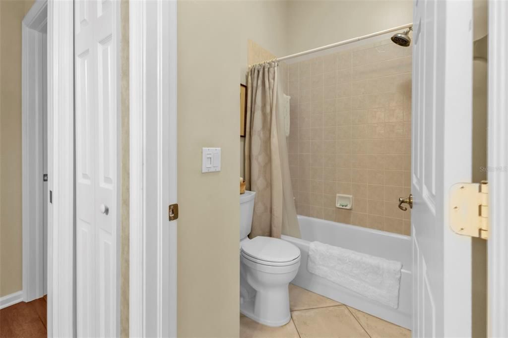 En Venta: $629,900 (4 camas, 3 baños, 2273 Pies cuadrados)