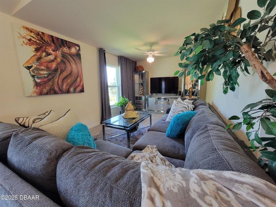 For Sale: $310,000 (2 beds, 2 baths, 1224 Square Feet)