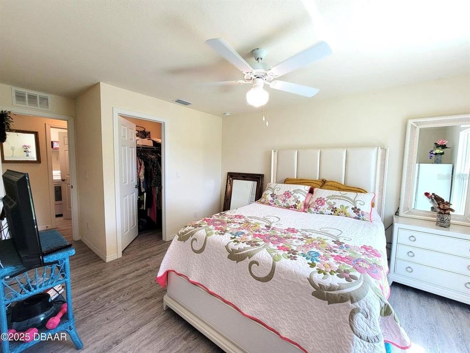 For Sale: $310,000 (2 beds, 2 baths, 1224 Square Feet)