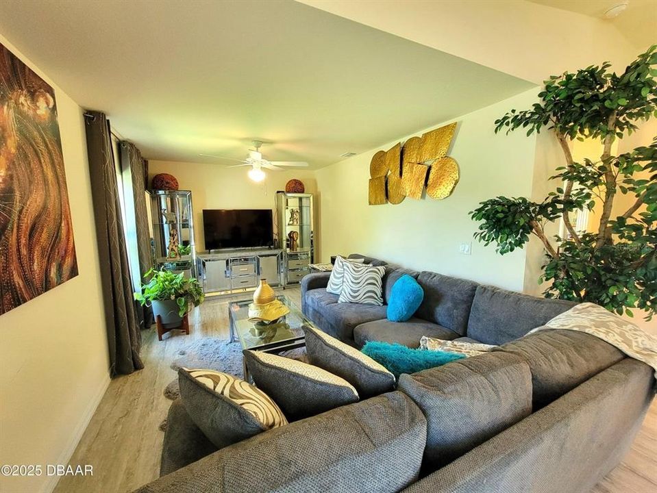 For Sale: $310,000 (2 beds, 2 baths, 1224 Square Feet)