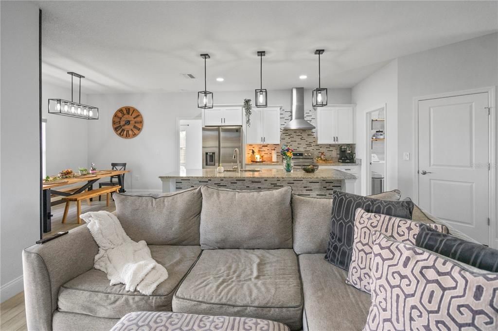 En Venta: $280,000 (3 camas, 2 baños, 1708 Pies cuadrados)