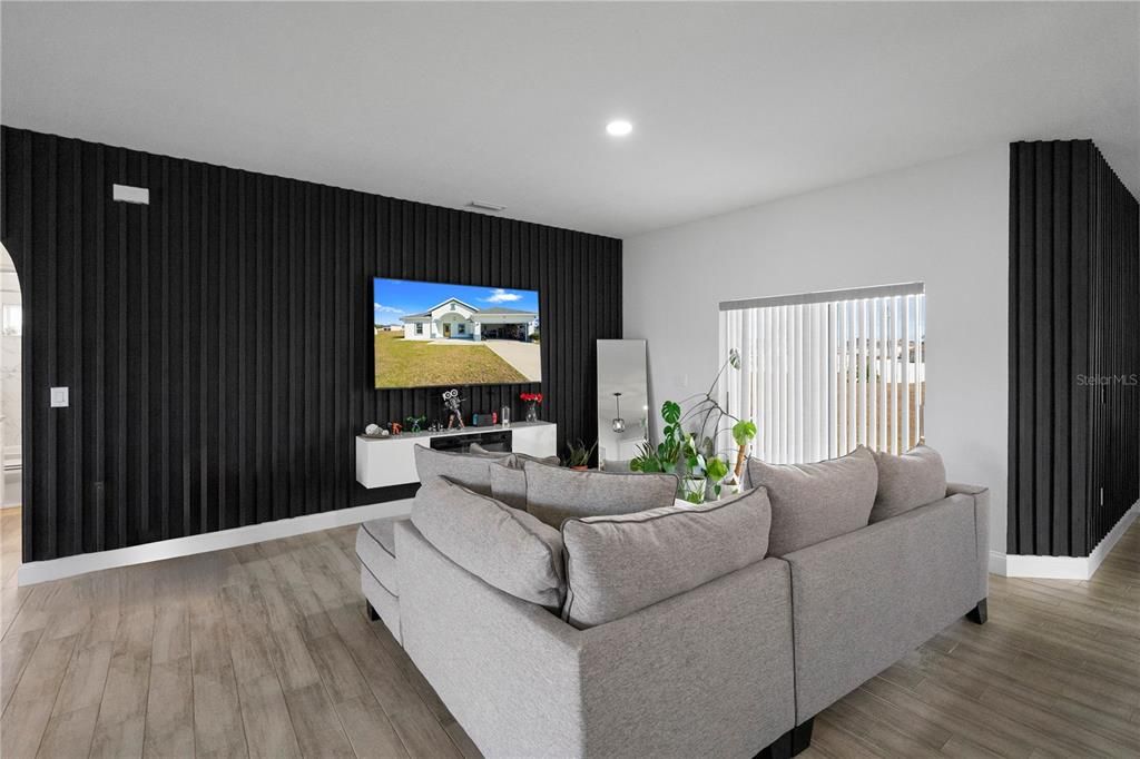 En Venta: $280,000 (3 camas, 2 baños, 1708 Pies cuadrados)