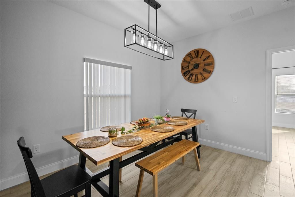 En Venta: $280,000 (3 camas, 2 baños, 1708 Pies cuadrados)