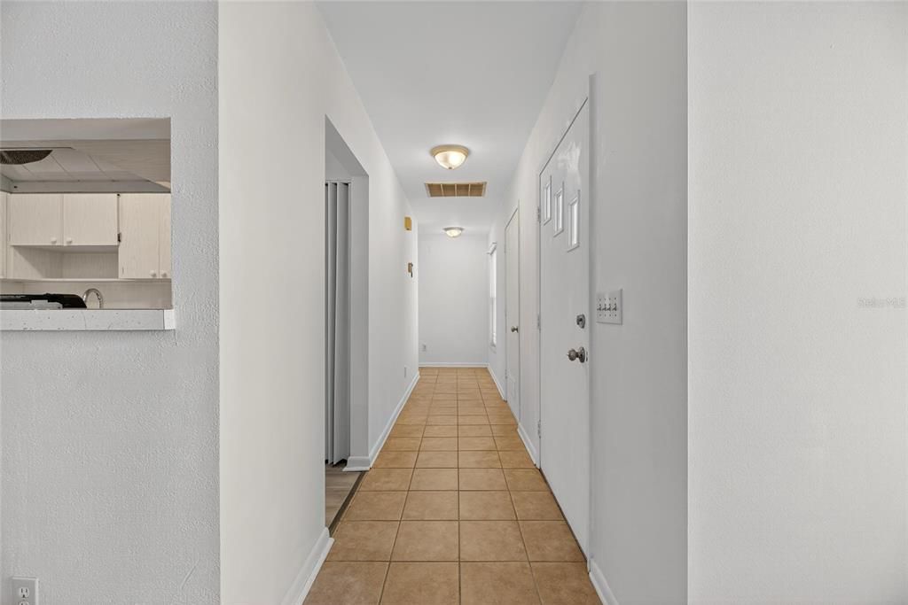 For Sale: $263,000 (2 beds, 2 baths, 1024 Square Feet)