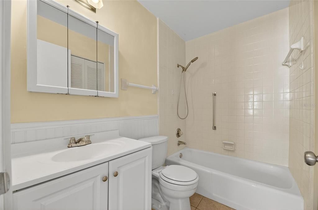 For Sale: $263,000 (2 beds, 2 baths, 1024 Square Feet)