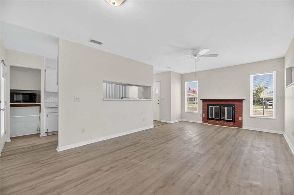 For Sale: $263,000 (2 beds, 2 baths, 1024 Square Feet)