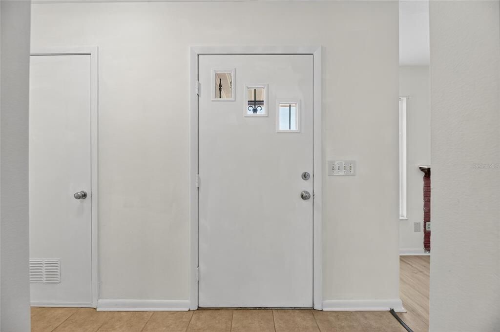 For Sale: $263,000 (2 beds, 2 baths, 1024 Square Feet)