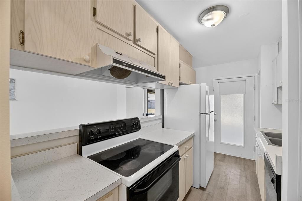 For Sale: $263,000 (2 beds, 2 baths, 1024 Square Feet)