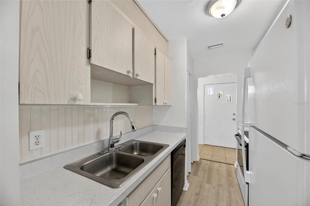 For Sale: $263,000 (2 beds, 2 baths, 1024 Square Feet)