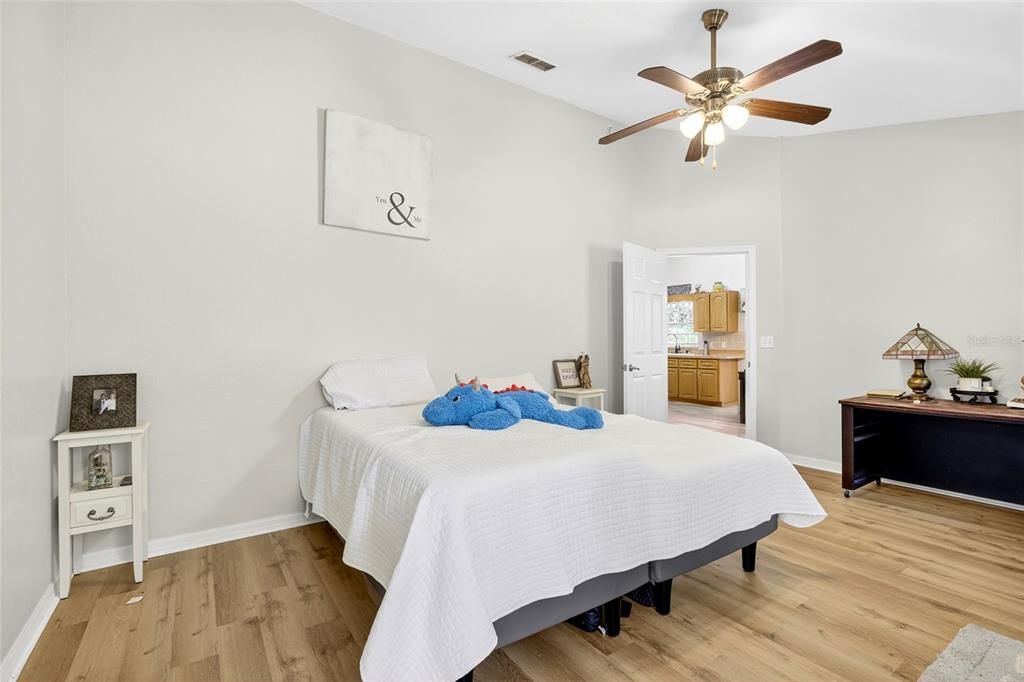 For Sale: $475,000 (3 beds, 2 baths, 1656 Square Feet)