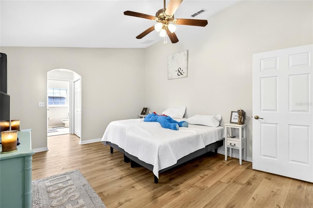 For Sale: $475,000 (3 beds, 2 baths, 1656 Square Feet)