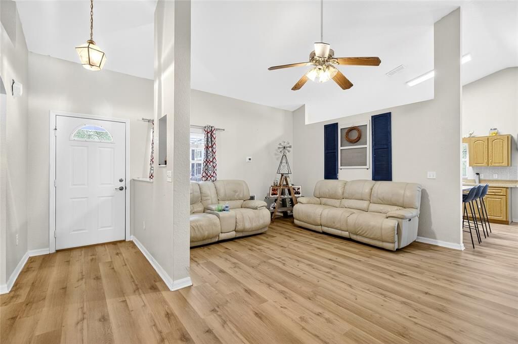 For Sale: $475,000 (3 beds, 2 baths, 1656 Square Feet)