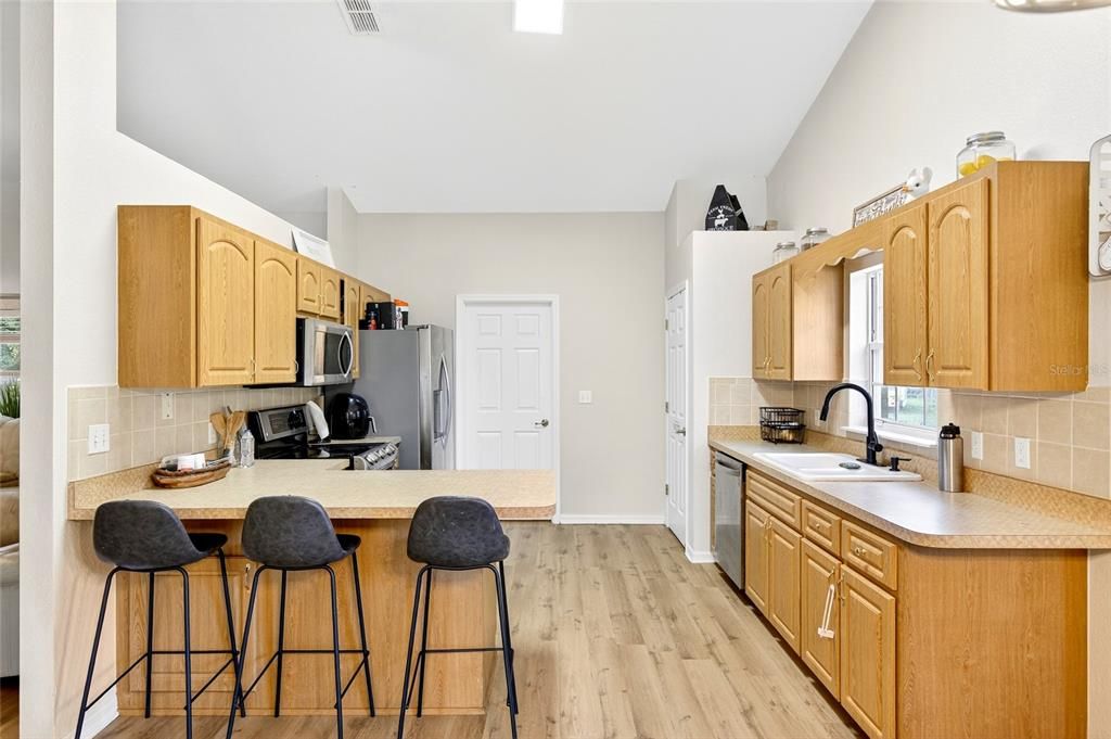 For Sale: $475,000 (3 beds, 2 baths, 1656 Square Feet)