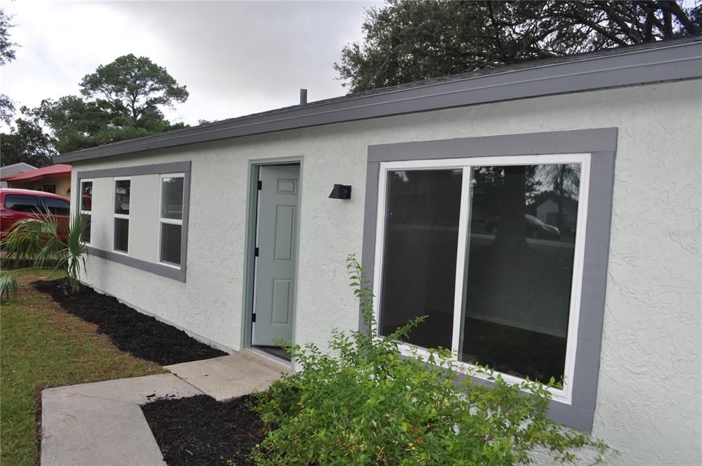 Под контрактом: $197,500 (2 спален, 2 ванн, 960 Квадратных фут)