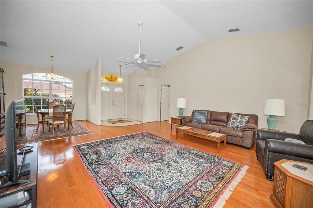 待售: $373,900 (3 贝兹, 2 浴室, 1892 平方英尺)