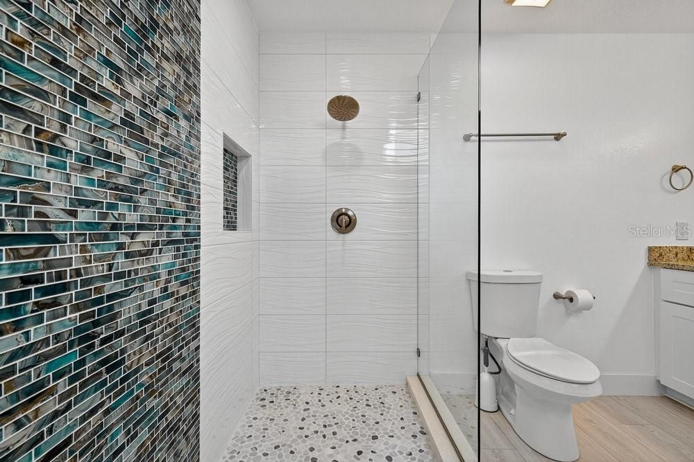 En Venta: $564,000 (4 camas, 2 baños, 2037 Pies cuadrados)