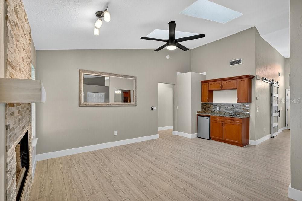 En Venta: $564,000 (4 camas, 2 baños, 2037 Pies cuadrados)