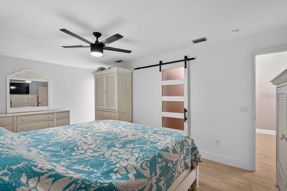 En Venta: $564,000 (4 camas, 2 baños, 2037 Pies cuadrados)