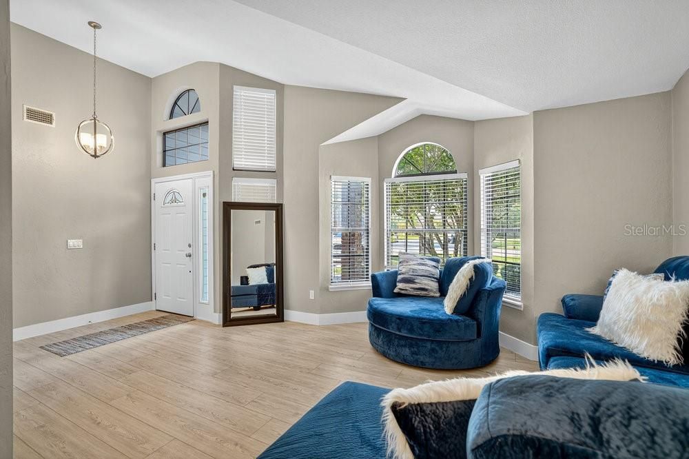 En Venta: $564,000 (4 camas, 2 baños, 2037 Pies cuadrados)