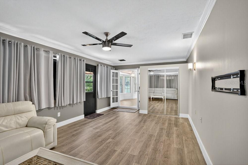 En Venta: $564,000 (4 camas, 2 baños, 2037 Pies cuadrados)