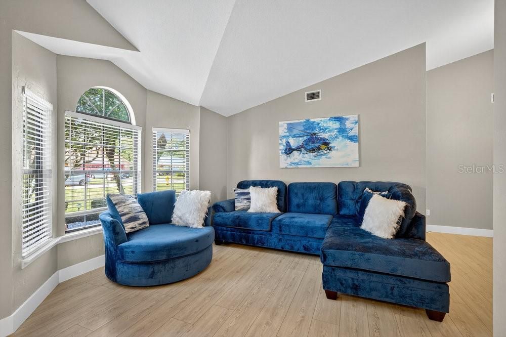 En Venta: $564,000 (4 camas, 2 baños, 2037 Pies cuadrados)