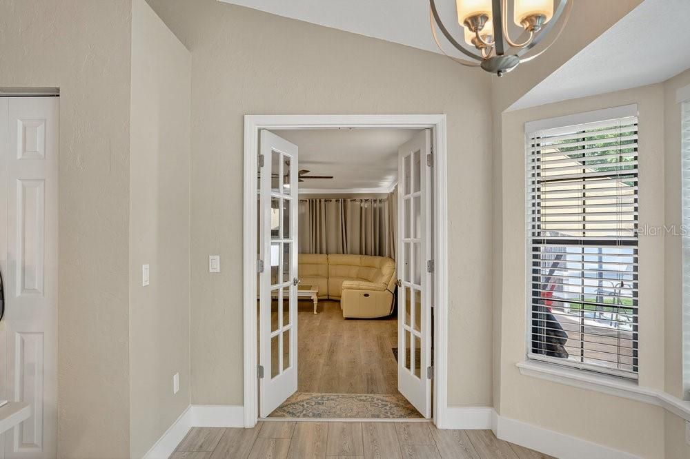 En Venta: $564,000 (4 camas, 2 baños, 2037 Pies cuadrados)