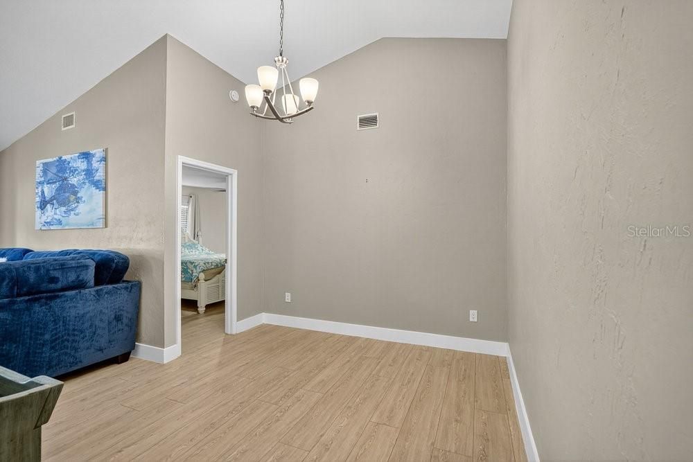 En Venta: $564,000 (4 camas, 2 baños, 2037 Pies cuadrados)