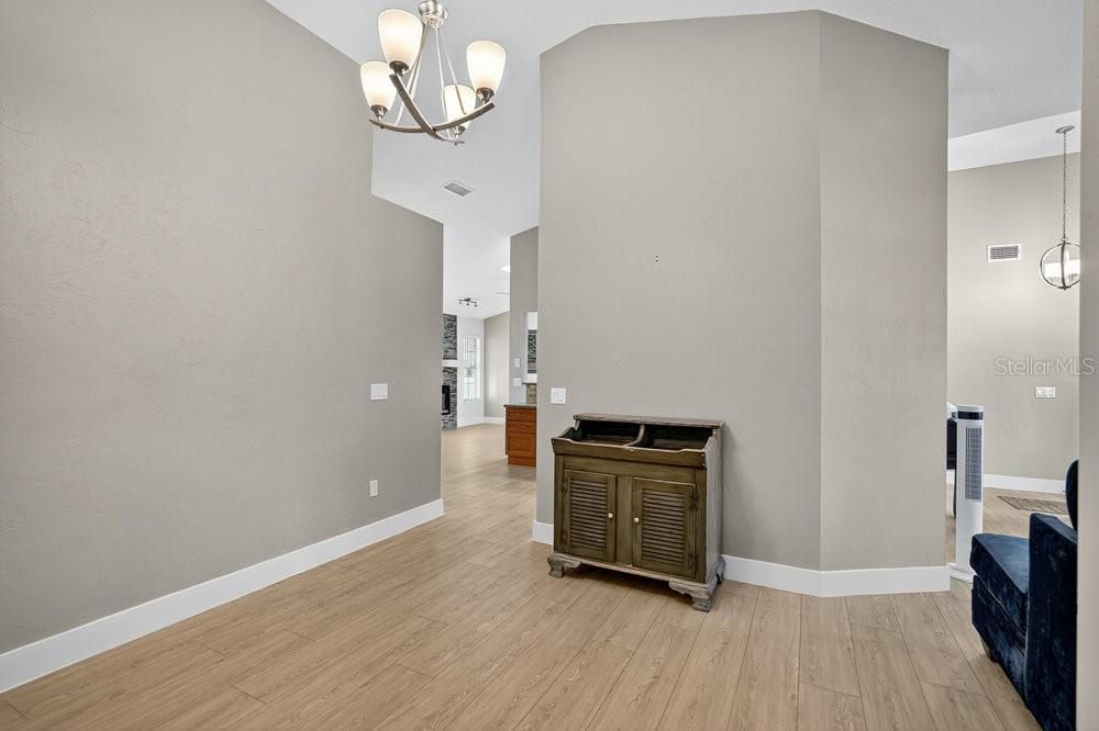 En Venta: $564,000 (4 camas, 2 baños, 2037 Pies cuadrados)