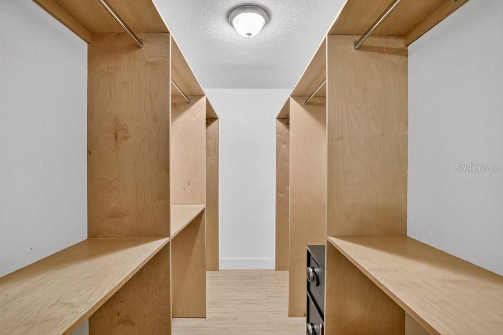 En Venta: $564,000 (4 camas, 2 baños, 2037 Pies cuadrados)