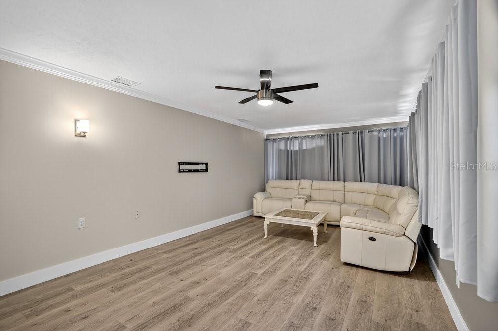 En Venta: $564,000 (4 camas, 2 baños, 2037 Pies cuadrados)