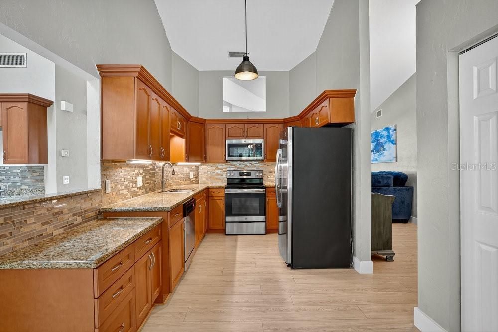 En Venta: $564,000 (4 camas, 2 baños, 2037 Pies cuadrados)