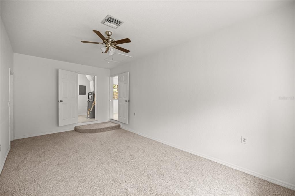 Active With Contract: $179,900 (2 beds, 2 baths, 1066 Square Feet)