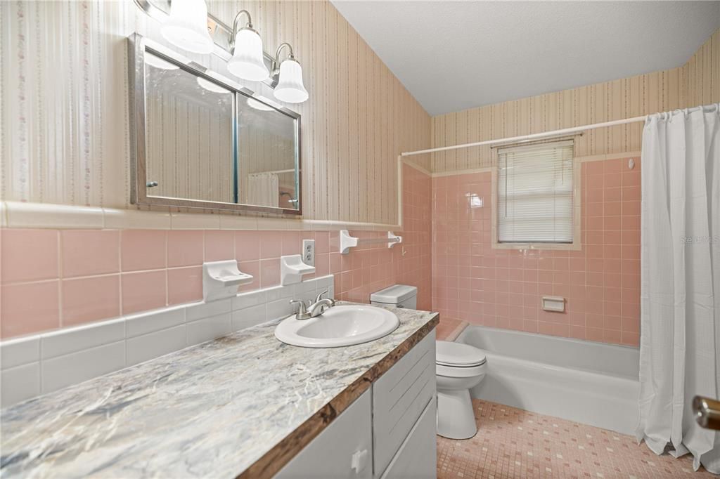 Active With Contract: $179,900 (2 beds, 2 baths, 1066 Square Feet)