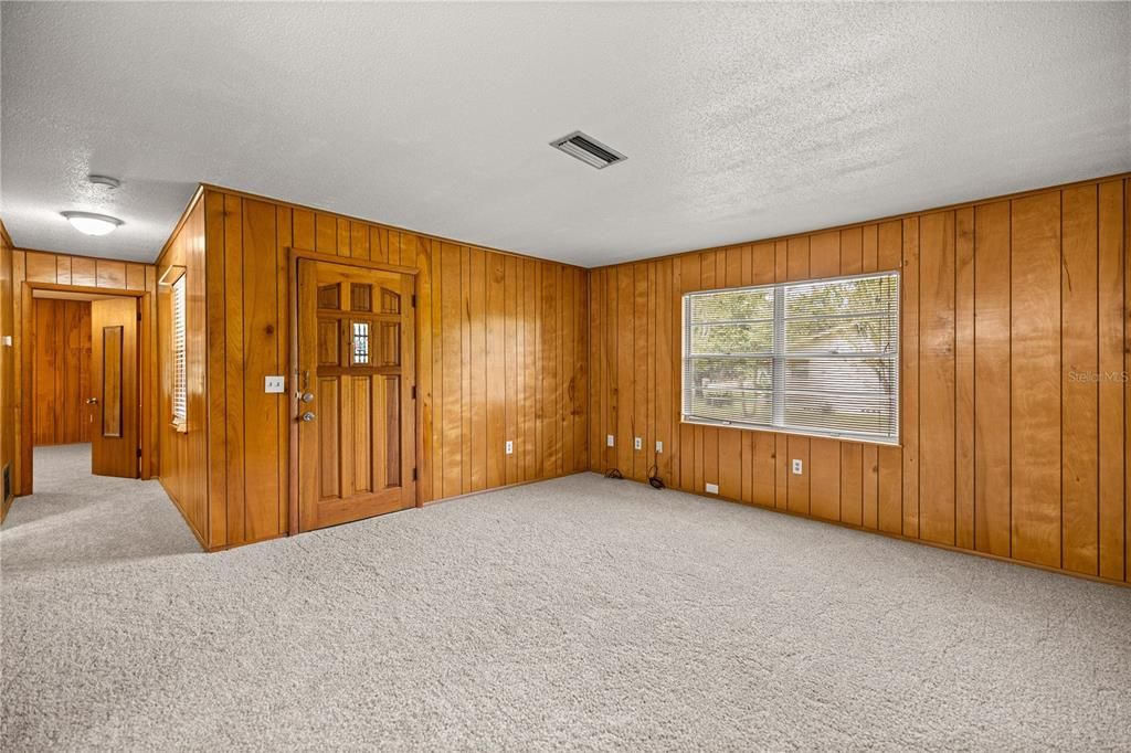 Active With Contract: $179,900 (2 beds, 2 baths, 1066 Square Feet)