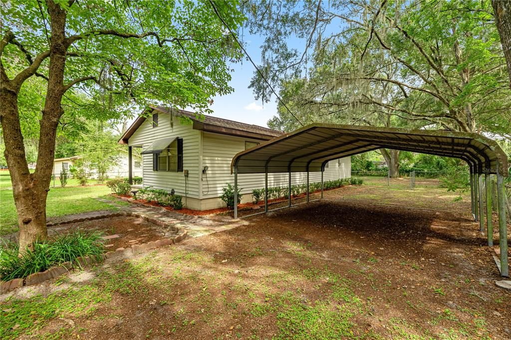 Active With Contract: $179,900 (2 beds, 2 baths, 1066 Square Feet)