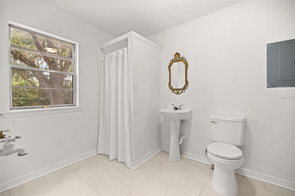 Active With Contract: $179,900 (2 beds, 2 baths, 1066 Square Feet)