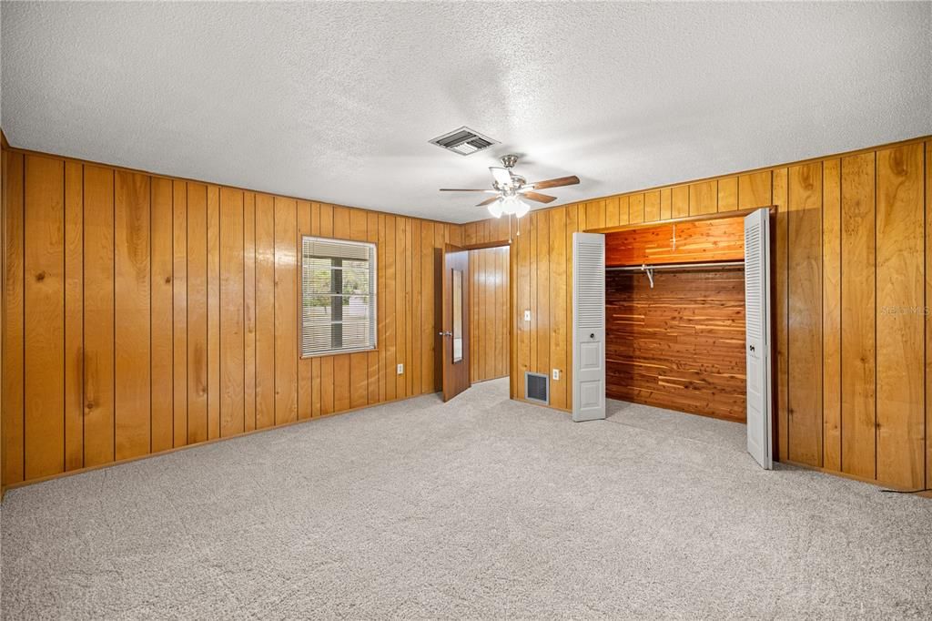 Active With Contract: $179,900 (2 beds, 2 baths, 1066 Square Feet)