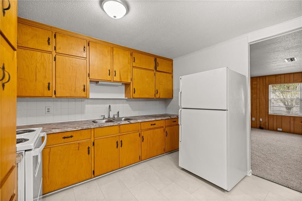 Active With Contract: $179,900 (2 beds, 2 baths, 1066 Square Feet)
