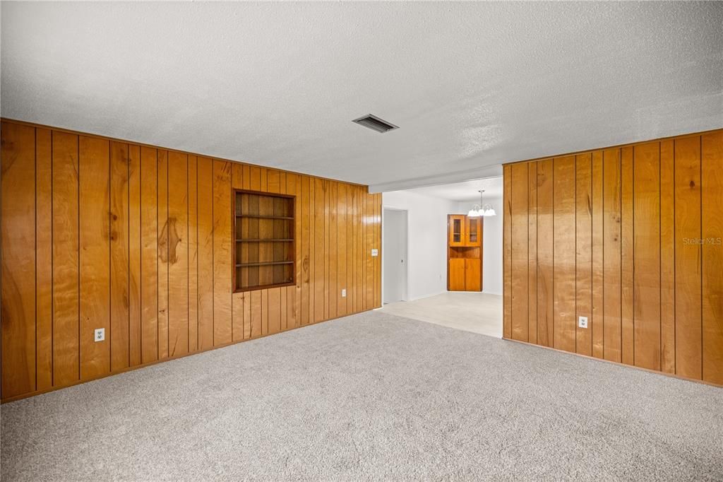 Active With Contract: $179,900 (2 beds, 2 baths, 1066 Square Feet)