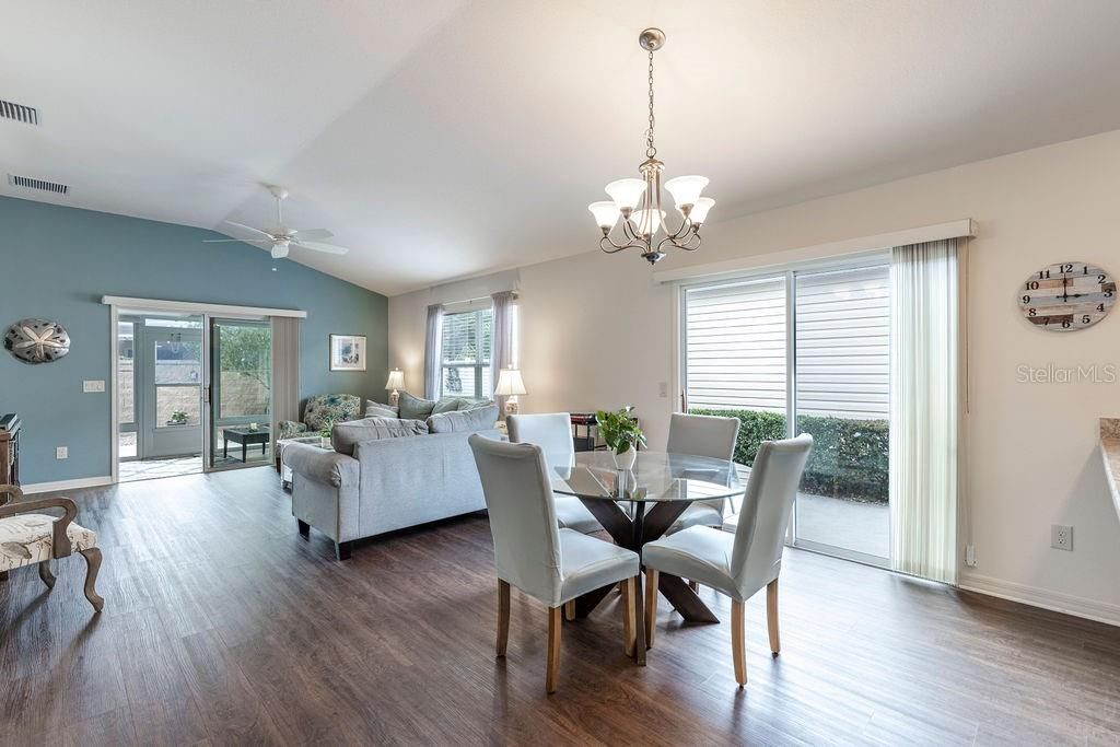 待售: $360,000 (3 贝兹, 2 浴室, 1407 平方英尺)